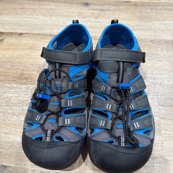 Keen Size 6 Blue and Gray Newport H2 Sandals with Toe Protection Magnet/Blue - Picture 3 of 10